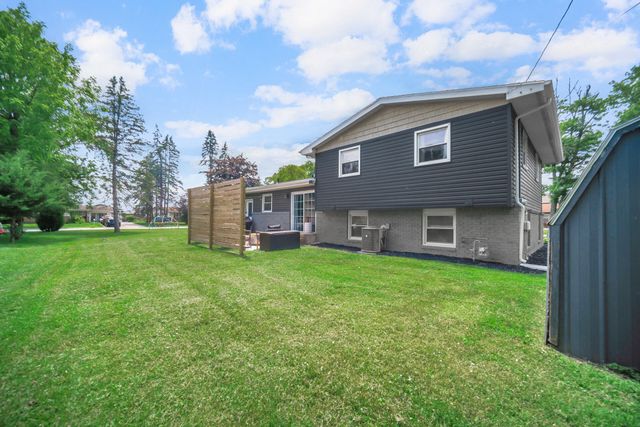 9 Hickory Drive, Hobart, IN 46342