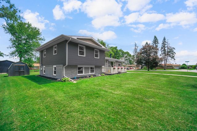 9 Hickory Drive, Hobart, IN 46342