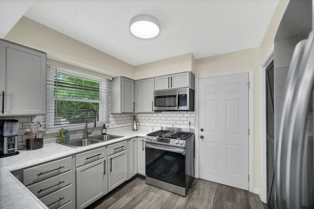 9 Hickory Drive, Hobart, IN 46342