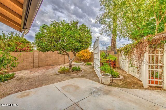 11001 W YUKON Drive, Peoria, AZ 85373