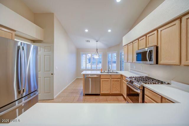 11001 W YUKON Drive, Peoria, AZ 85373