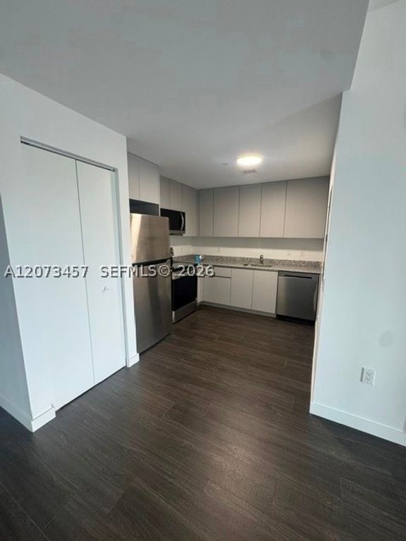 2675 NW 87th st 302, Miami, FL 33147