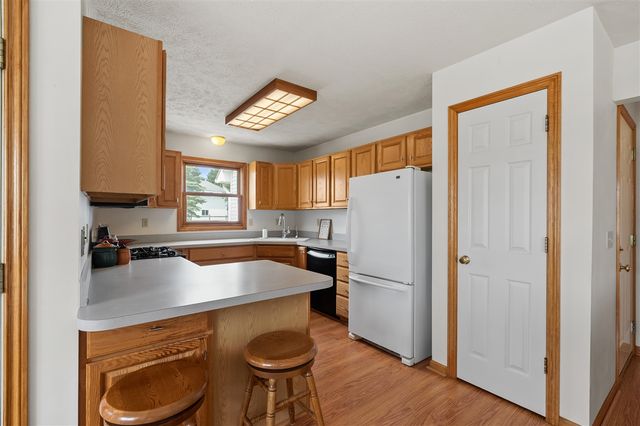 38347 Co Rd 374, Paw Paw, MI 49079