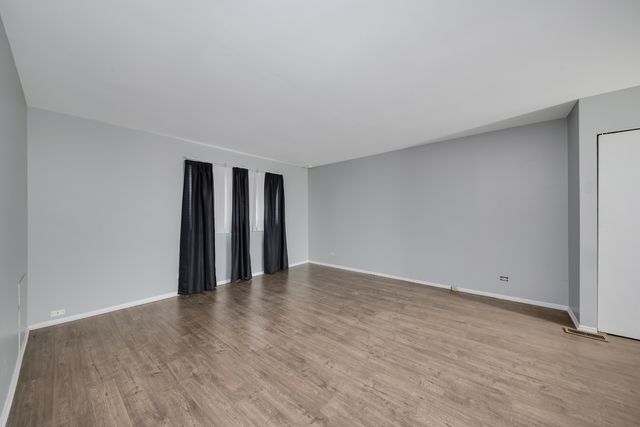 1150 SINGLETON Drive, Roselle, IL 60172