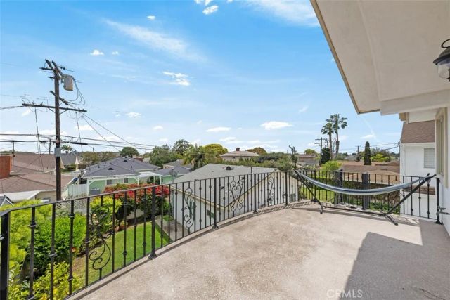 7822 Truxton, Los Angeles, CA 90045