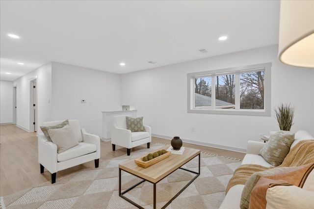 9780 Courtland Drive NE, Rockford, MI 49341