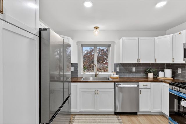 9780 Courtland Drive NE, Rockford, MI 49341