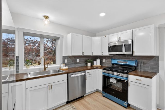 9780 Courtland Drive NE, Rockford, MI 49341