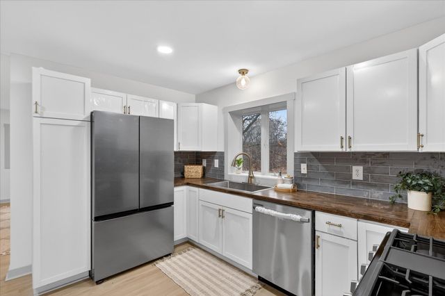 9780 Courtland Drive NE, Rockford, MI 49341