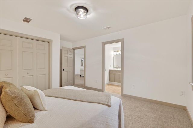 9780 Courtland Drive NE, Rockford, MI 49341