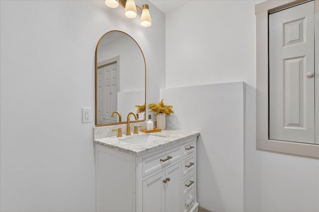 9780 Courtland Drive NE, Rockford, MI 49341