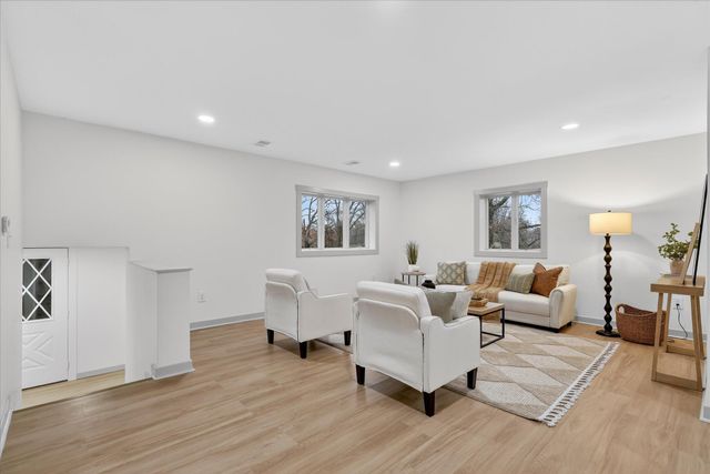 9780 Courtland Drive NE, Rockford, MI 49341