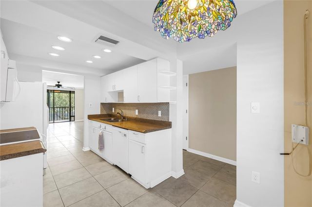 1320 PASADENA AVENUE S 203, South Pasadena, FL 33707