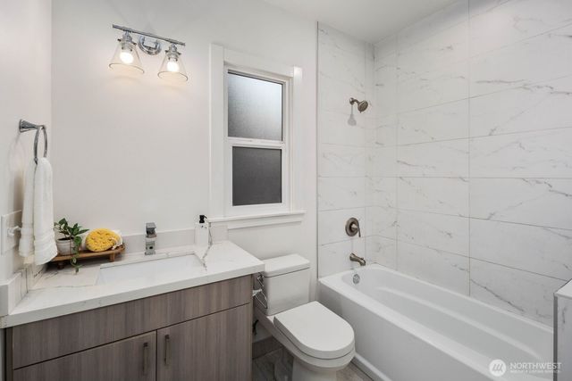 5240 39th Avenue S, Seattle, WA 98118