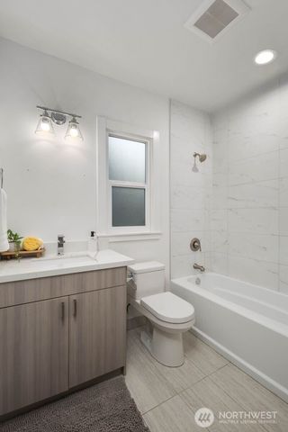 5240 39th Avenue S, Seattle, WA 98118