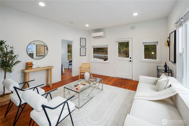 5240 39th Avenue S, Seattle, WA 98118