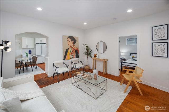 5240 39th Avenue S, Seattle, WA 98118