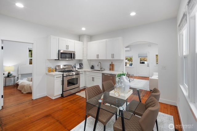 5240 39th Avenue S, Seattle, WA 98118