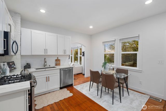 5240 39th Avenue S, Seattle, WA 98118