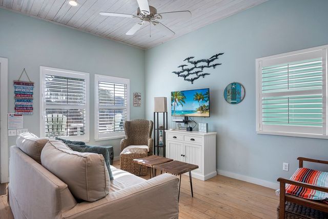 1924 S 11th St 2, Port Aransas, TX 78373