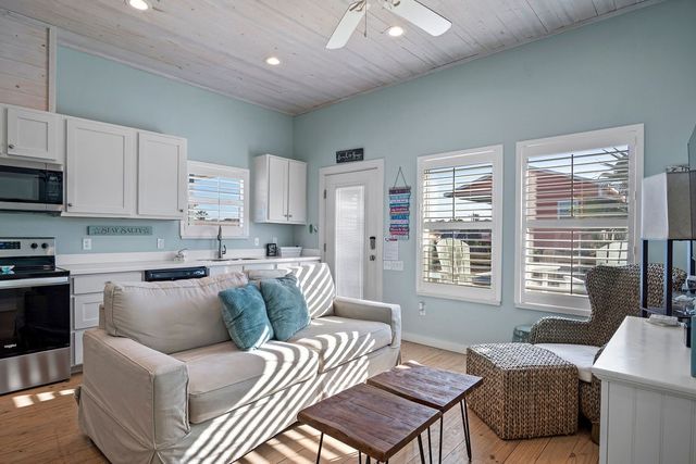 1924 S 11th St 2, Port Aransas, TX 78373