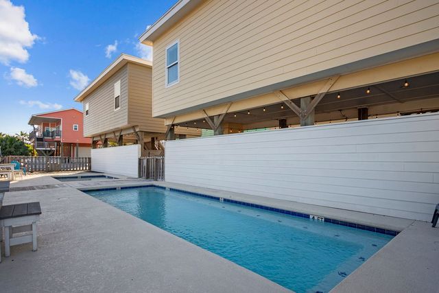 1924 S 11th St 2, Port Aransas, TX 78373