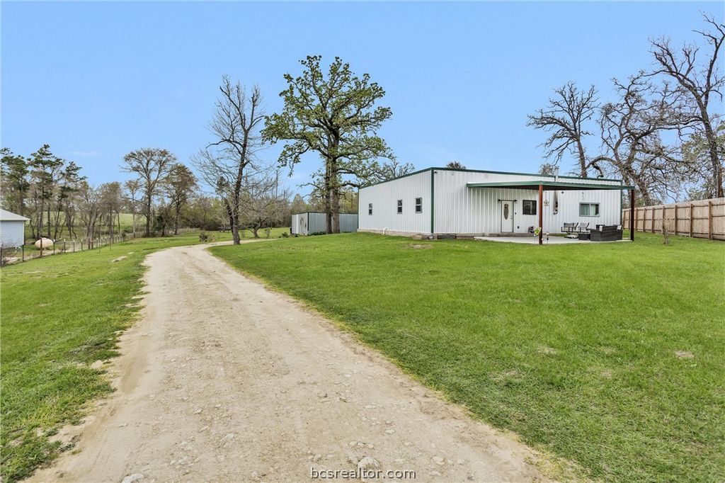 6452 Oakhill Lane, Richards, TX 77873 — photo 3