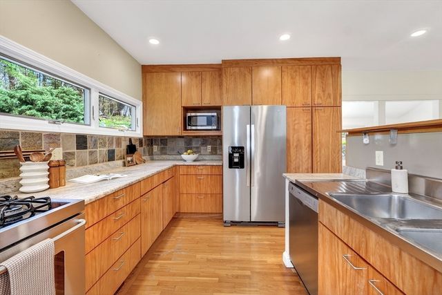 15 Mackintosh Lane, Lincoln, MA 01773