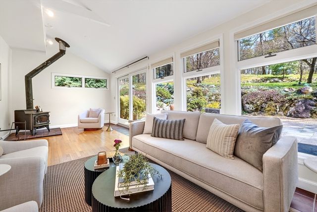 15 Mackintosh Lane, Lincoln, MA 01773