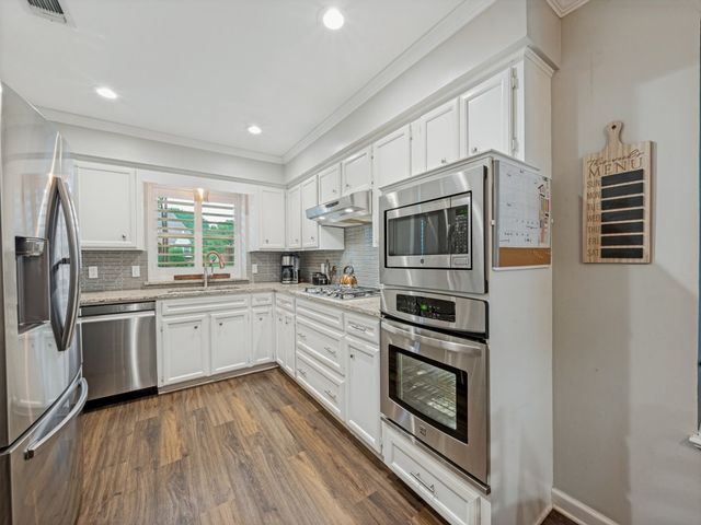 2526 Dove Creek Lane, Carrollton, TX 75006