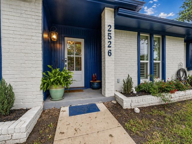 2526 Dove Creek Lane, Carrollton, TX 75006