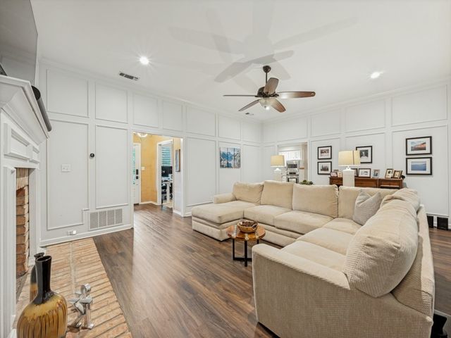 2526 Dove Creek Lane, Carrollton, TX 75006