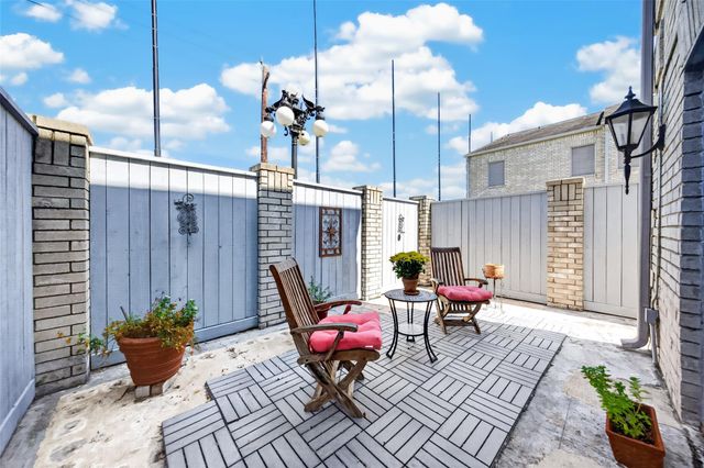 404 Wilcrest Drive 404, Houston, TX 77042