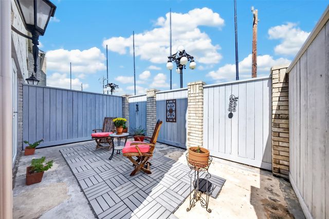 404 Wilcrest Drive 404, Houston, TX 77042