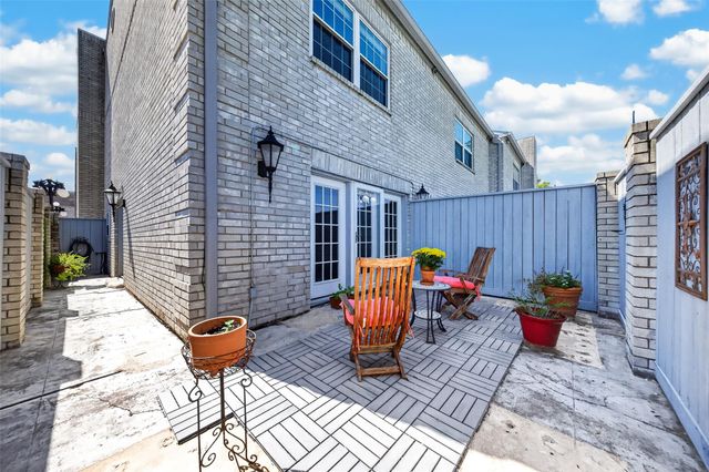404 Wilcrest Drive 404, Houston, TX 77042