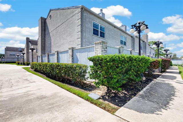 404 Wilcrest Drive 404, Houston, TX 77042
