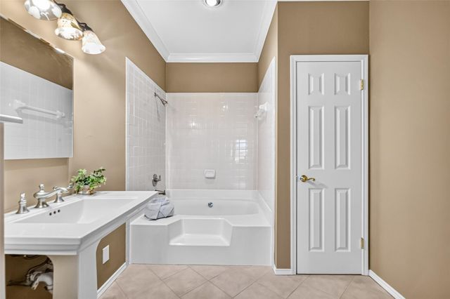 404 Wilcrest Drive 404, Houston, TX 77042