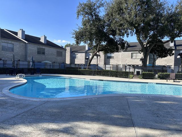 404 Wilcrest Drive 404, Houston, TX 77042