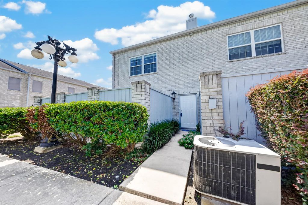 404 Wilcrest Drive 404, Houston, TX 77042
