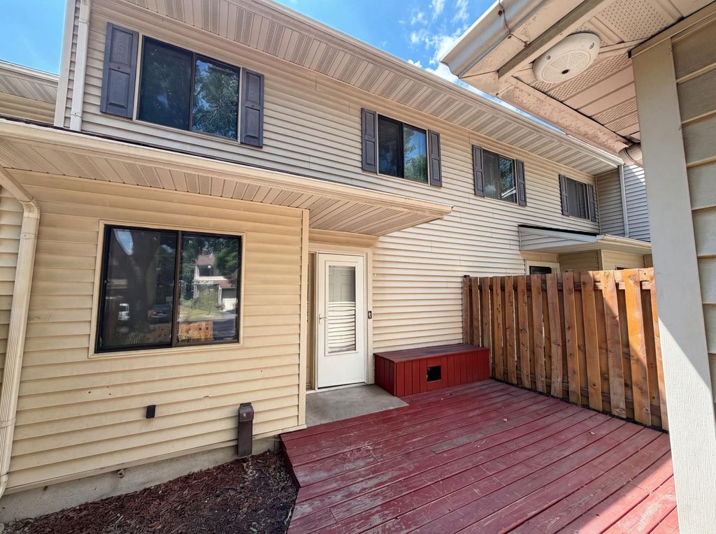201 Bridlewood Drive, Saint Paul, MN 55119