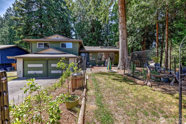 8210 University Point Circle NE, Bremerton, WA 98311