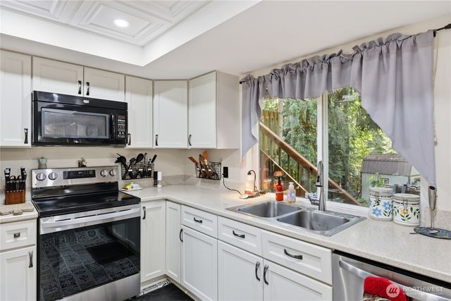 8210 University Point Circle NE, Bremerton, WA 98311