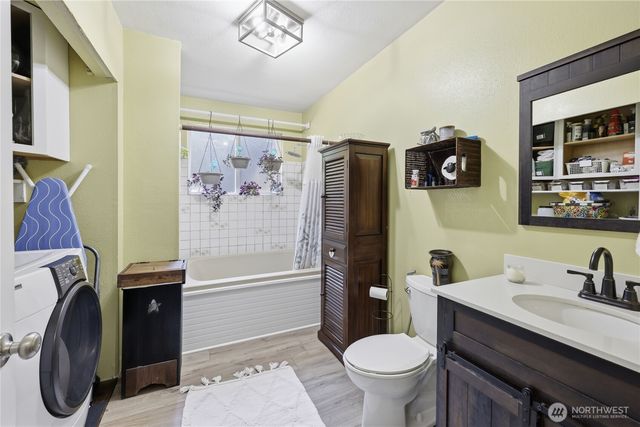 8210 University Point Circle NE, Bremerton, WA 98311