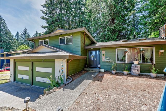 8210 University Point Circle NE, Bremerton, WA 98311