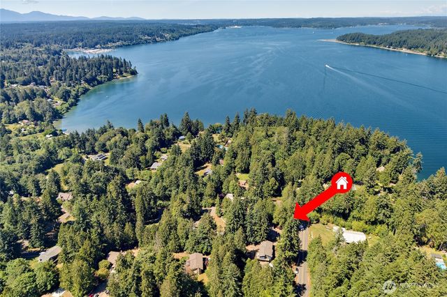 8210 University Point Circle NE, Bremerton, WA 98311
