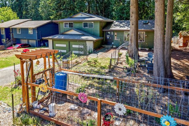 8210 University Point Circle NE, Bremerton, WA 98311