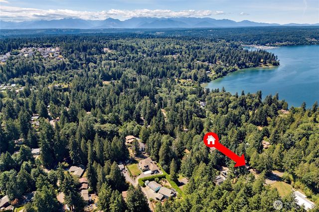 8210 University Point Circle NE, Bremerton, WA 98311