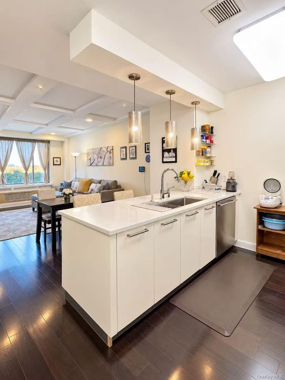 6405 Yellowstone Boulevard PH502, Forest Hills, NY 11375 — photo 5