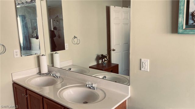 8041 Liriope LOOP, Lehigh Acres, FL 33972