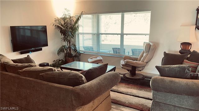 8041 Liriope LOOP, Lehigh Acres, FL 33972